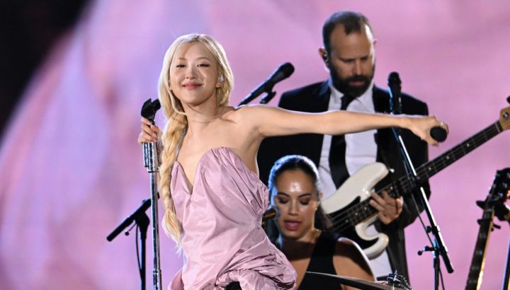 Rosé brilló en el Global Citizen Festival 2025 con una presentación en vivo: el cover de "Linger" que se hizo viral