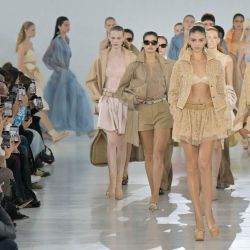 Modelos desfilan por la pasarela durante el desfile de la colección Ermanno Scervino en la Semana de la Moda de Milán, Primavera/Verano 2026. | Foto:STEFANO RELLANDINI / AFP