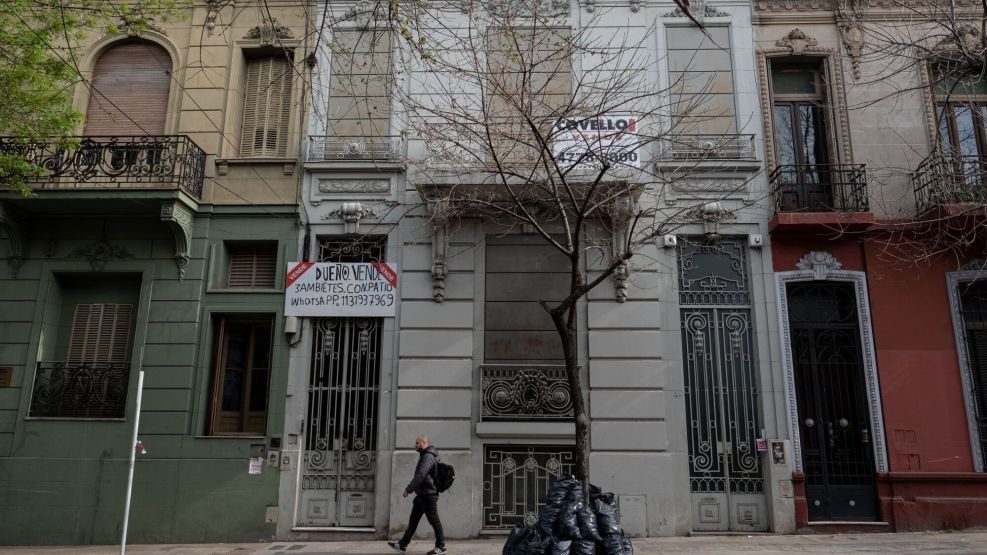 Sky-High Rates Crush Argentine Housing Market