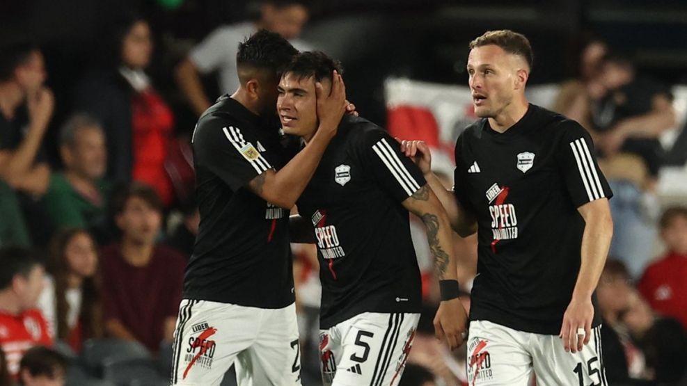 Deportivo Riestra venció a River en el Monumental