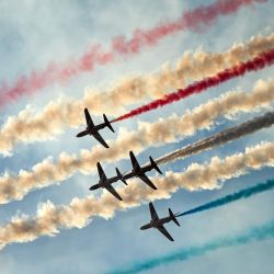 Imagen de aeronaves realizando una presentación durante el Espectáculo Aéreo Internacional de Malta, en la Bahía de San Pablo, en Malta. Desde su inicio en 1993, el evento bianual organizado por la Sociedad de Aviación de Malta ha atraído a entusiastas de la aviación de todo el mundo para celebrar su pasión compartida por el vuelo. | Foto:Xinhua/Jonathan Borg