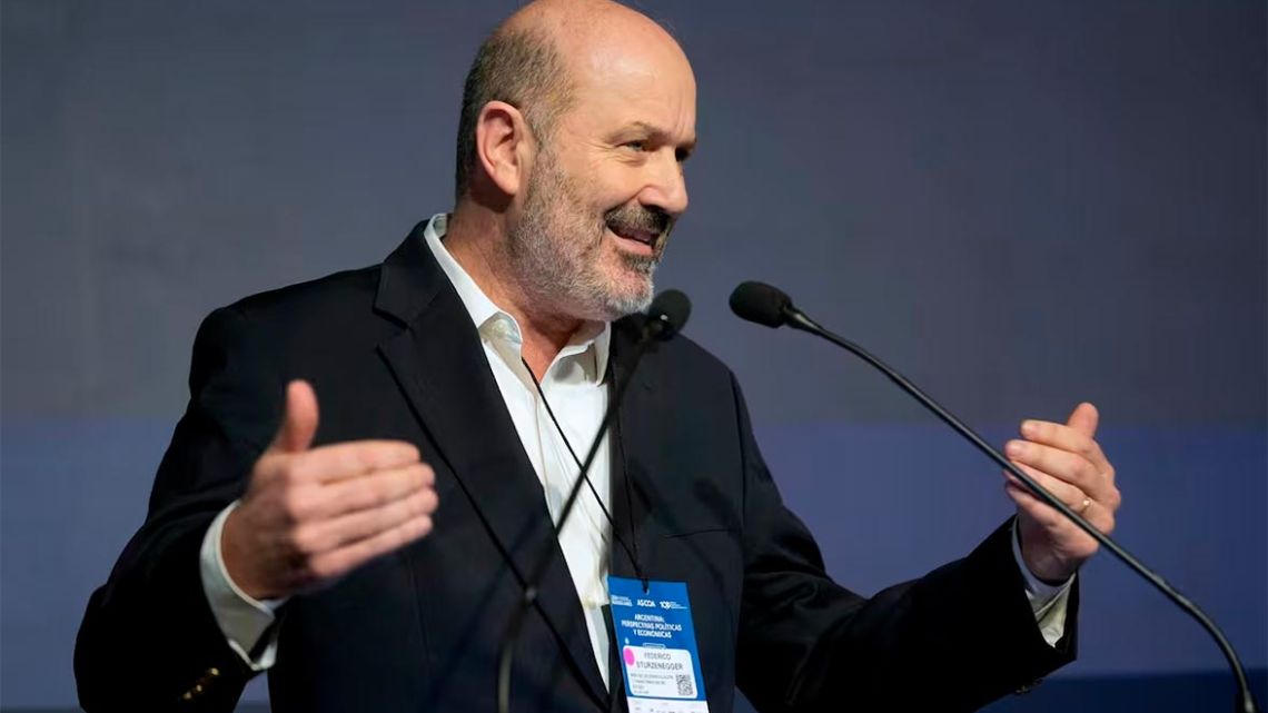 Reforma laboral: Federico Sturzenegger habló sobre la jornada extendida de 13 horas