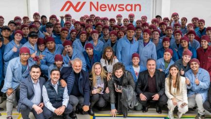 Javier Milei en las plantas de Newsan