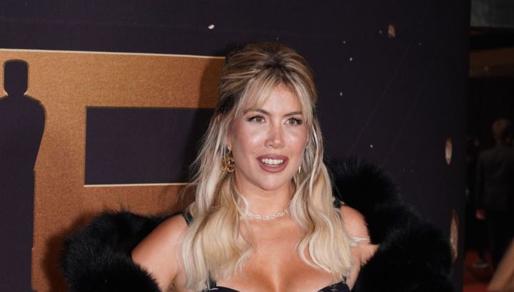 Así fue el explosivo look de Wanda Nara en los Martín Fierro 2025: glamour y sorpresa en la alfombra roja
