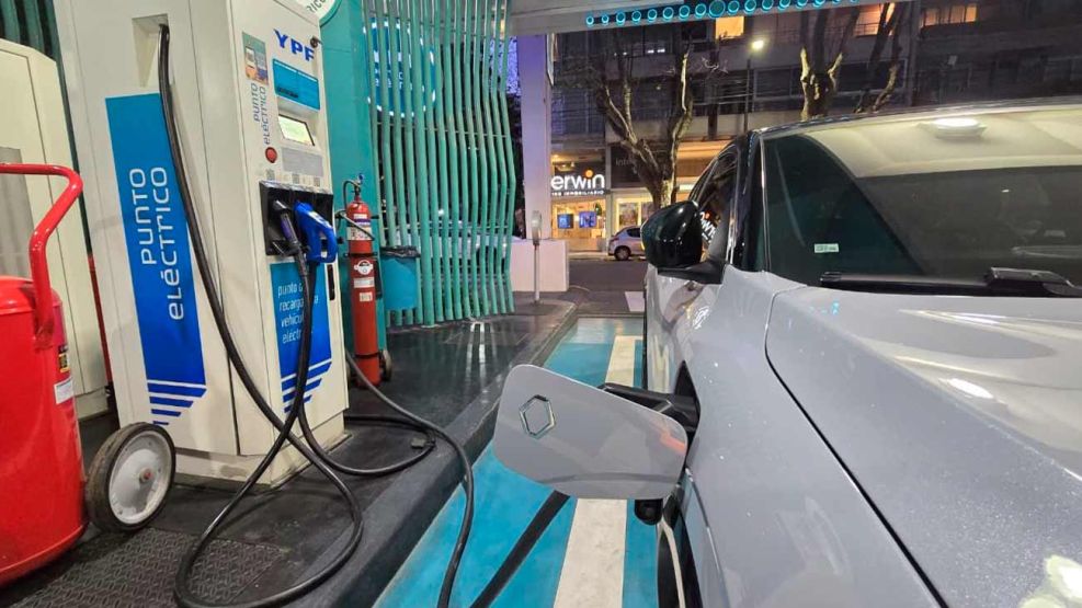 La Ciudad habilita puestos de cargas para autos eléctricos en las calles 30092025