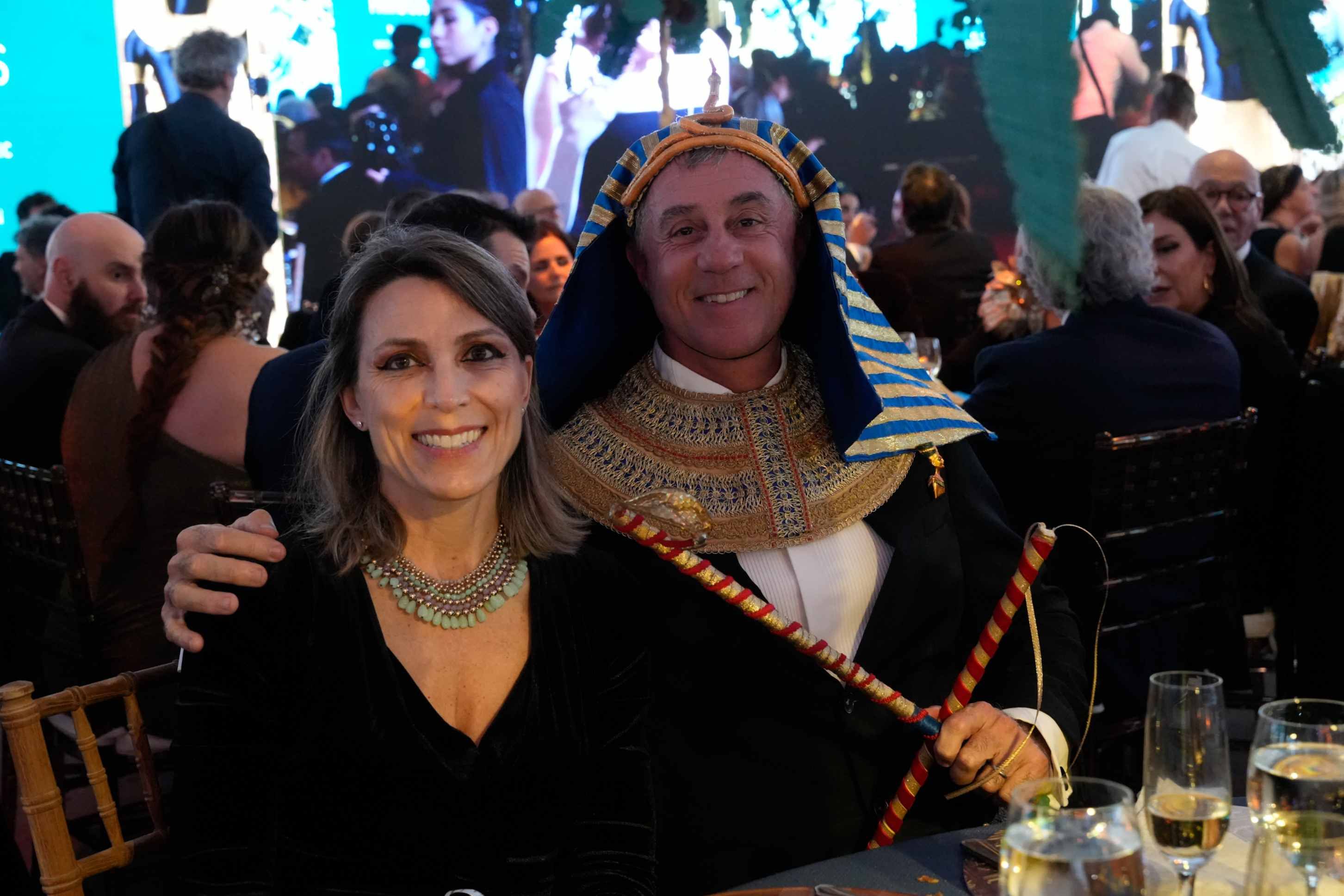 Isela Costantini y Fernando Cinalli en "Una noche en el Antiguo Egipto".
