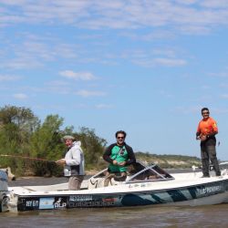 La competencia comenzó el día viernes con la modalidad de señuelos y continuó el sábado con carnada, ofreciendo dos jornadas de intensa actividad en el río y camaradería entre los participantes. 