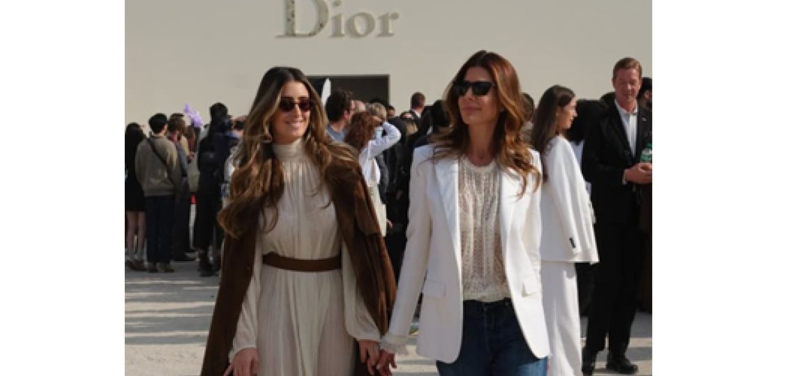 Juliana Awada deslumbra en el desfile de Dior junto a su hija Valentina Barbier en París