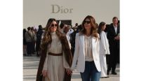 Juliana Awada deslumbra en el desfile de Dior junto a su hija Valentina Barbier en París
