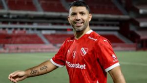Sergio Agüero con el senior de Independiente