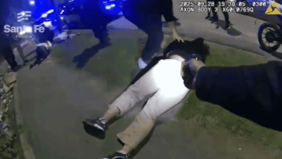 Así se usó una pistola Taser por primera vez en Rosario.