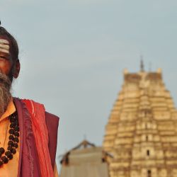 En dos aldeas al oeste de Bangalore, dos templos tallados hasta el infinito cuentan la historia de la zona.