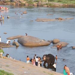 En dos aldeas al oeste de Bangalore, dos templos tallados hasta el infinito cuentan la historia de la zona.