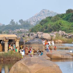 En dos aldeas al oeste de Bangalore, dos templos tallados hasta el infinito cuentan la historia de la zona.