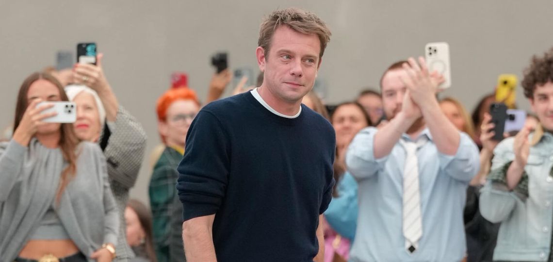 Jonathan Anderson impone un nuevo rumbo en Dior y arrasa en París