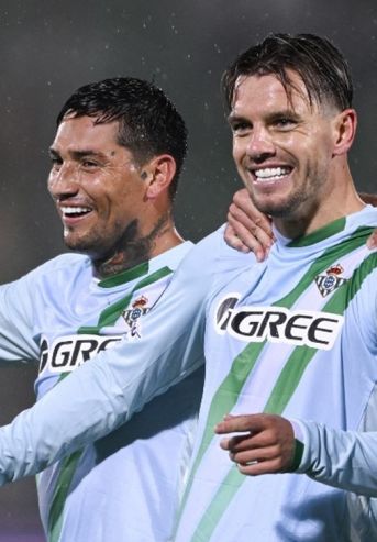 Giovani Lo Celso jugando para Betis en la Europa League