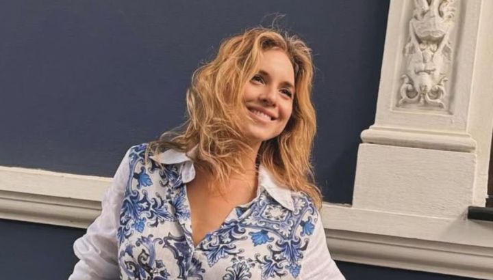 El alocado viaje de Carla Peterson por España: tragos, foto con Leo DiCaprio y un regalo de Pedro Almodóvar