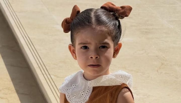 El vestido de marca de lujo con el que Sarah Burlando demostró ser una mini influencer fashion