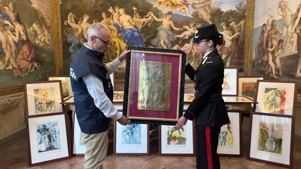 Clausuran muestra con obras falsas de Salvador Dalí