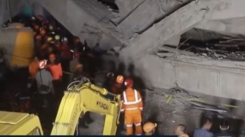 Derrumbe de escuela en Indonesia