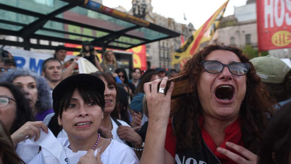 Festejos fuera del congreso 20251002