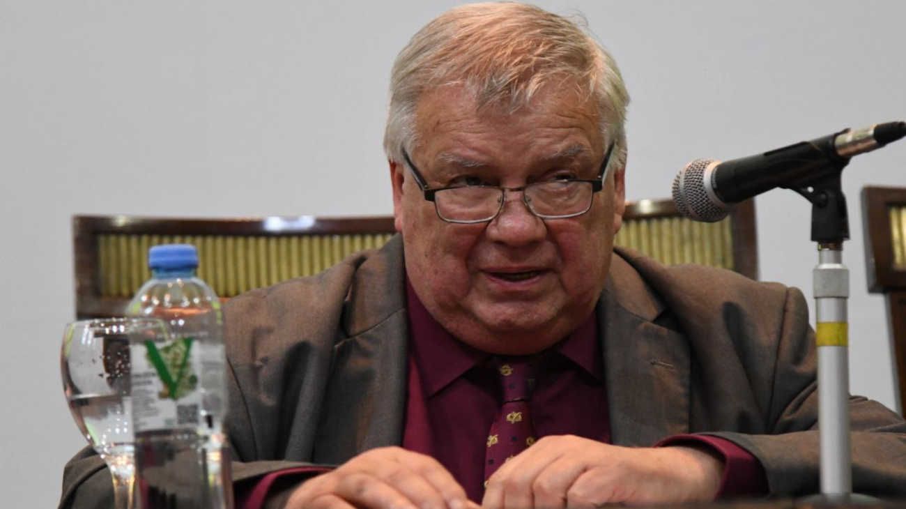 Ricardo Gelpi, rector de la UBA, en la entrega de Doctorados Honoris Causa a los jueces del juicio a las juntas. (FOTO NESTOR GRASSI)