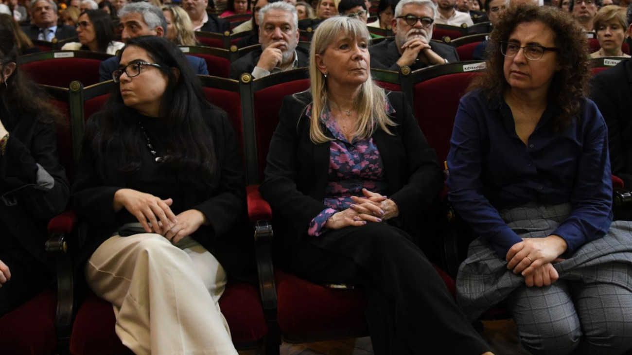 La ceremonia de entrega de Doctorados Honoris Causa a los jueces del juicio a las juntas. (FOTO NESTOR GRASSI)