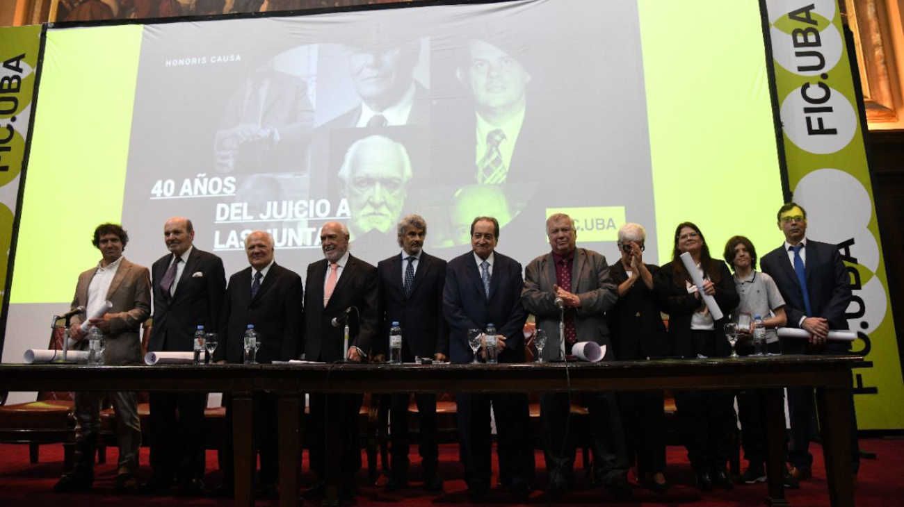La entrega de Doctorados Honoris Causa a jueces de las juntas. (FOTO NESTOR GRASSI)