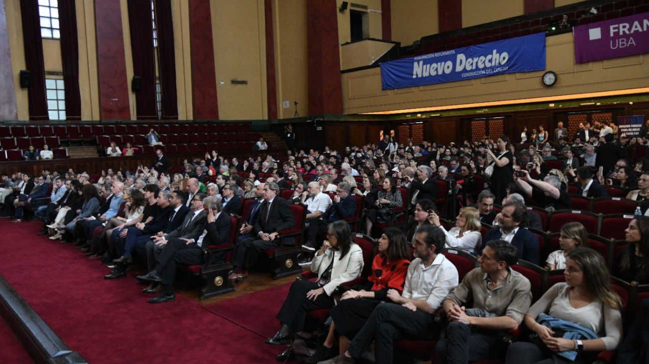 La ceremonia de entrega de Doctorados Honoris Causa a los jueces del juicio a las juntas. (FOTO NESTOR GRASSI)