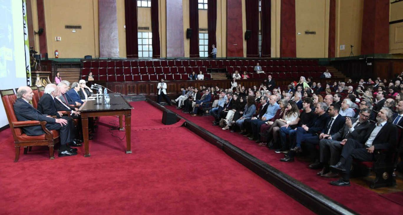 Honoris Causa a jueces de las juntas.