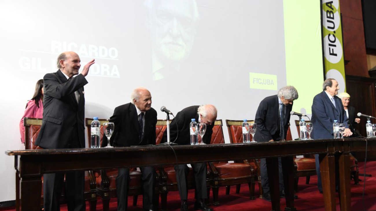 Honoris Causa a jueces de las juntas.