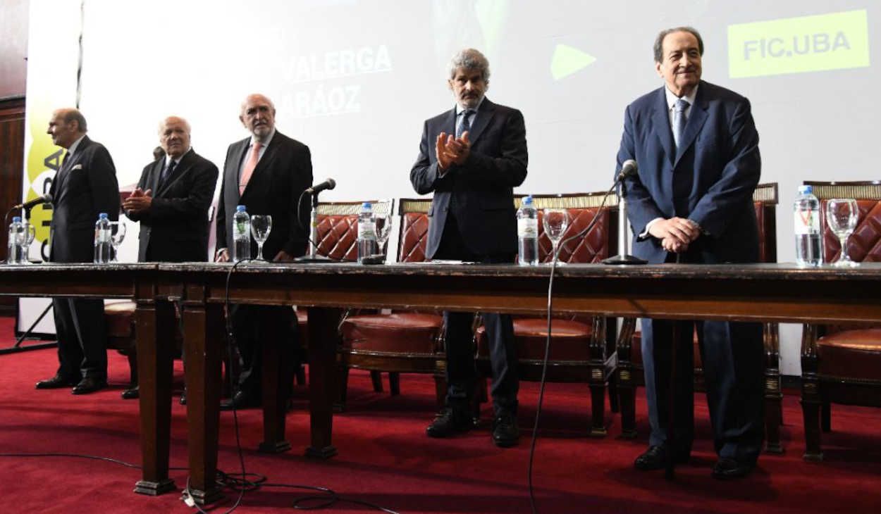 Honoris Causa a jueces de las juntas.