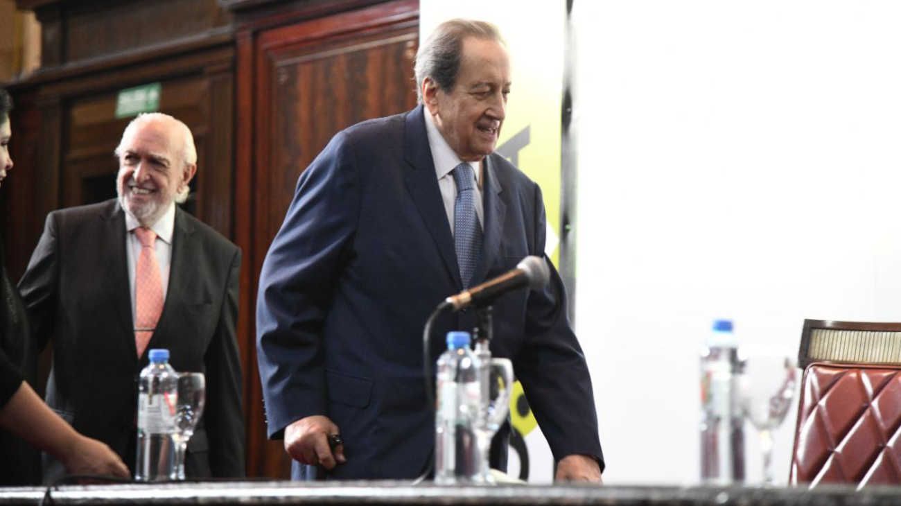 La entrega de Doctorados Honoris Causa a jueces de las juntas. (FOTO NESTOR GRASSI)