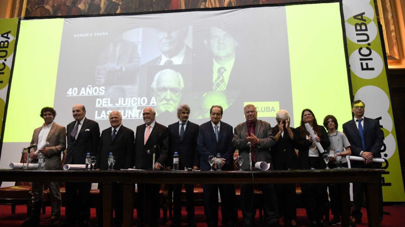 La entrega de Doctorados Honoris Causa a jueces de las juntas. (FOTO NESTOR GRASSI)