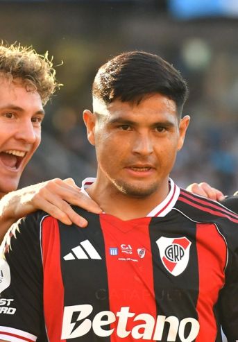 Maxi Salas jugando para River Plate