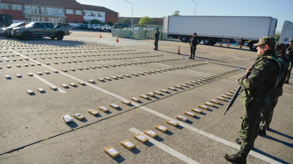 Trasladaban 400 kilos de cocaína en un camión de bananas.