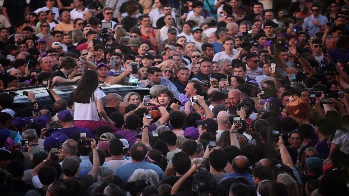 President Javier Milei stages a rally on the banks of the Paraná river.