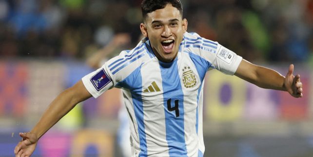 Dylan Gorosito se llena la boca de gol. Dejó una joya en la victoria ante Italia en Chile.
