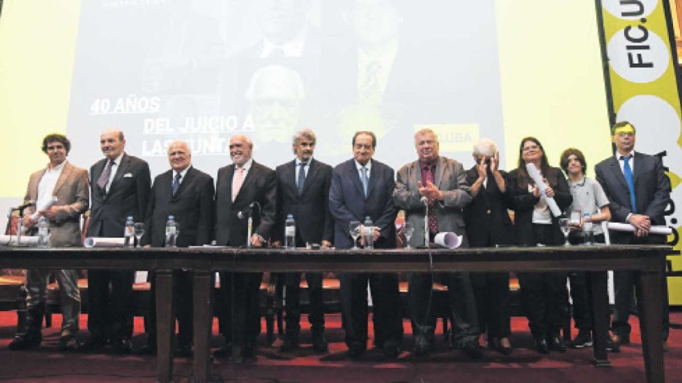 05_10_2025_tribunal_juicio_juntas_doctorados_honoris_causa_uba_nestorgrassi_g