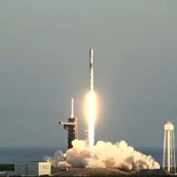 Un cohete Falcon 9 de SpaceX transporta las tres misiones.  