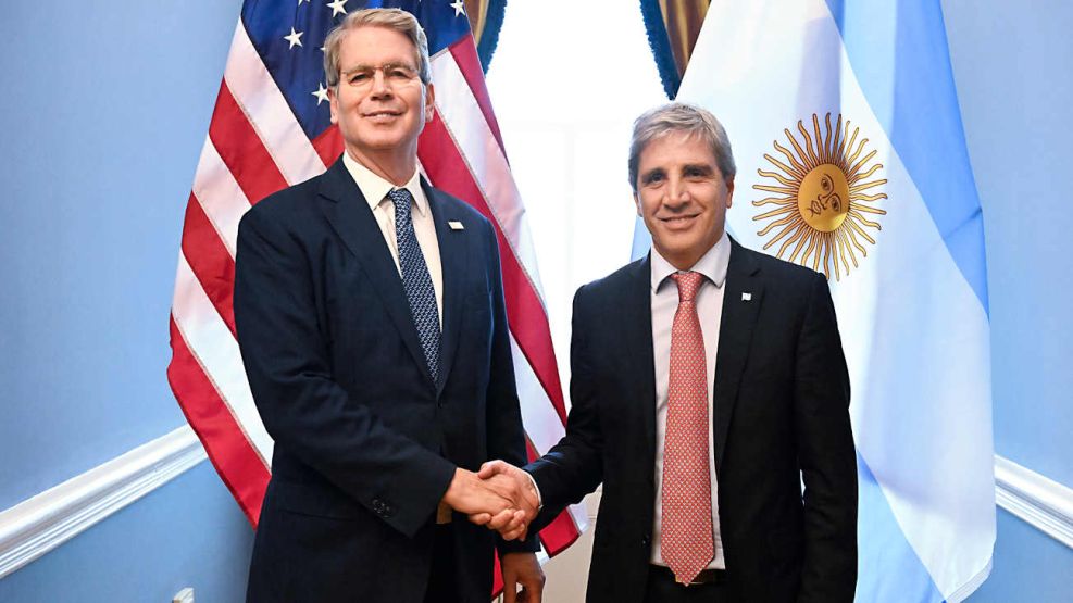 Scott Bessent recibió a Luis Caputo para negociar los detalles del salvataje financiero - Image 1