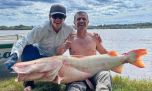 Sorpresa ante la captura de un surubí albino de 40 kilos en el río Uruguay