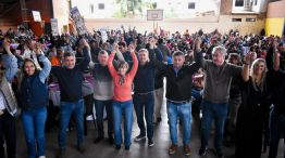 Zdero en campaña junto a candidatos. 