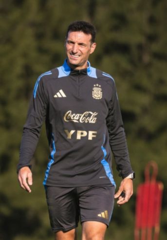 Lionel Scaloni entrenando a la Selección Argentina