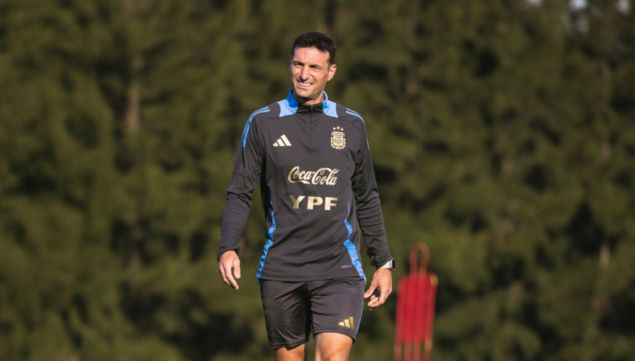 Lionel Scaloni entrenando a la Selección Argentina