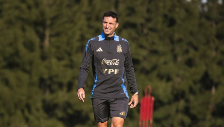Lionel Scaloni entrenando a la Selección Argentina