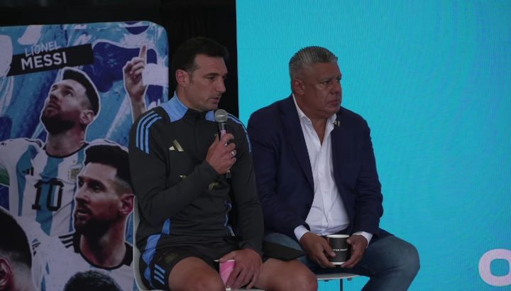 Lionel Scaloni junto a Claudio Tapia