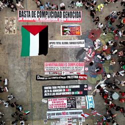 Esta vista aérea muestra una manifestación exigiendo el fin de los ataques a la Franja de Gaza y los territorios palestinos como parte de una protesta nacional en Guadalajara, México. | Foto:ULISES RUIZ / AFP