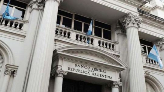 Plazos fijos en pesos: la tasa de interés llega hasta el 54% en bancos