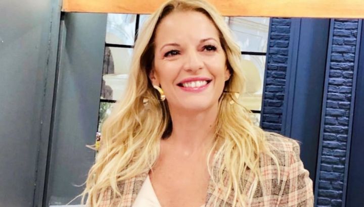 Carina Zampini mostró la nueva decoración de su living: sillón en L y el color que arrasa en 2026